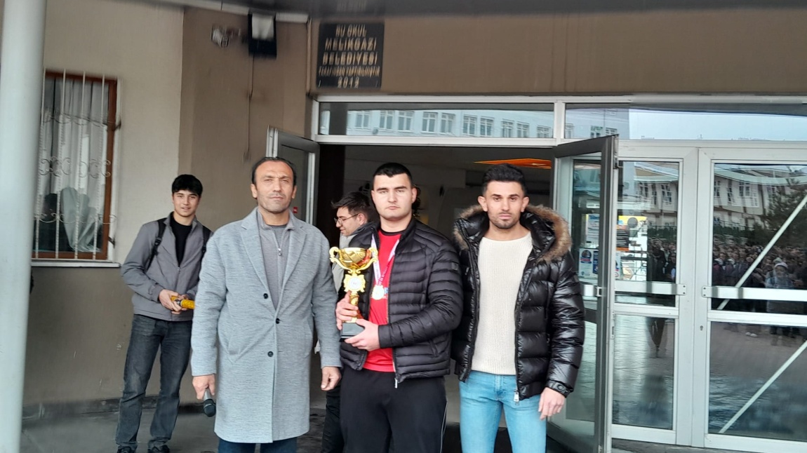 GURUR TABLOSU